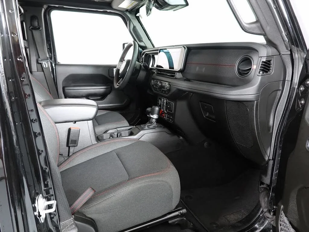 Certified Used 2025 Black Clearcoat Jeep Rubicon image 15