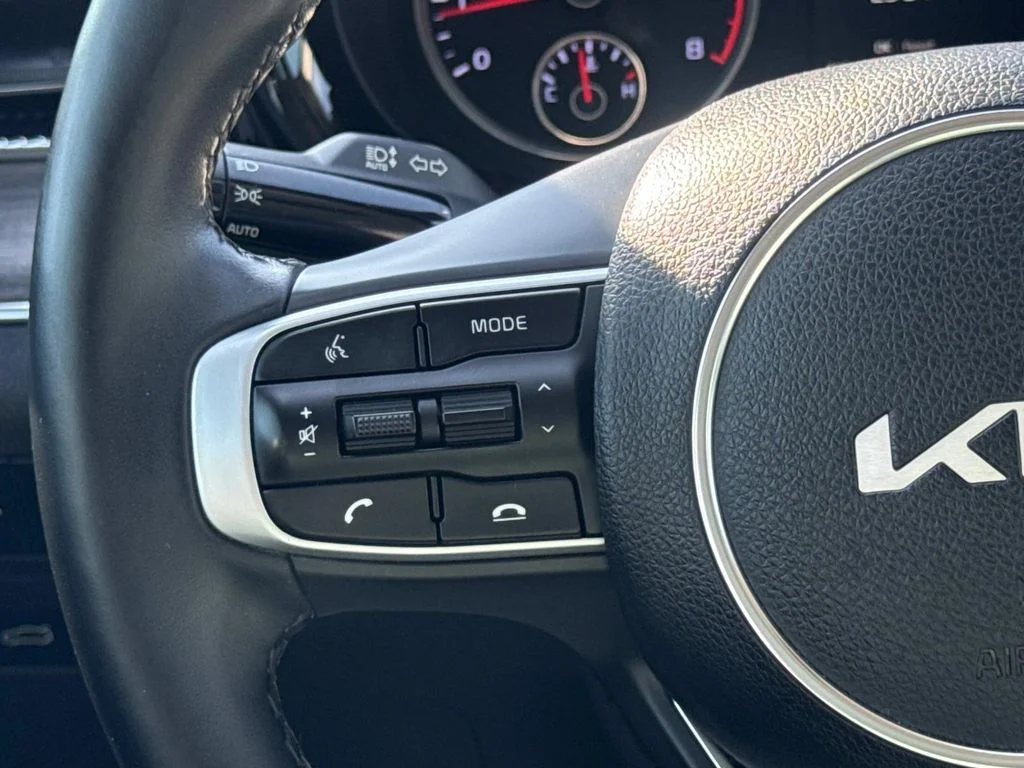 Used 2022 Black Kia EX image 13