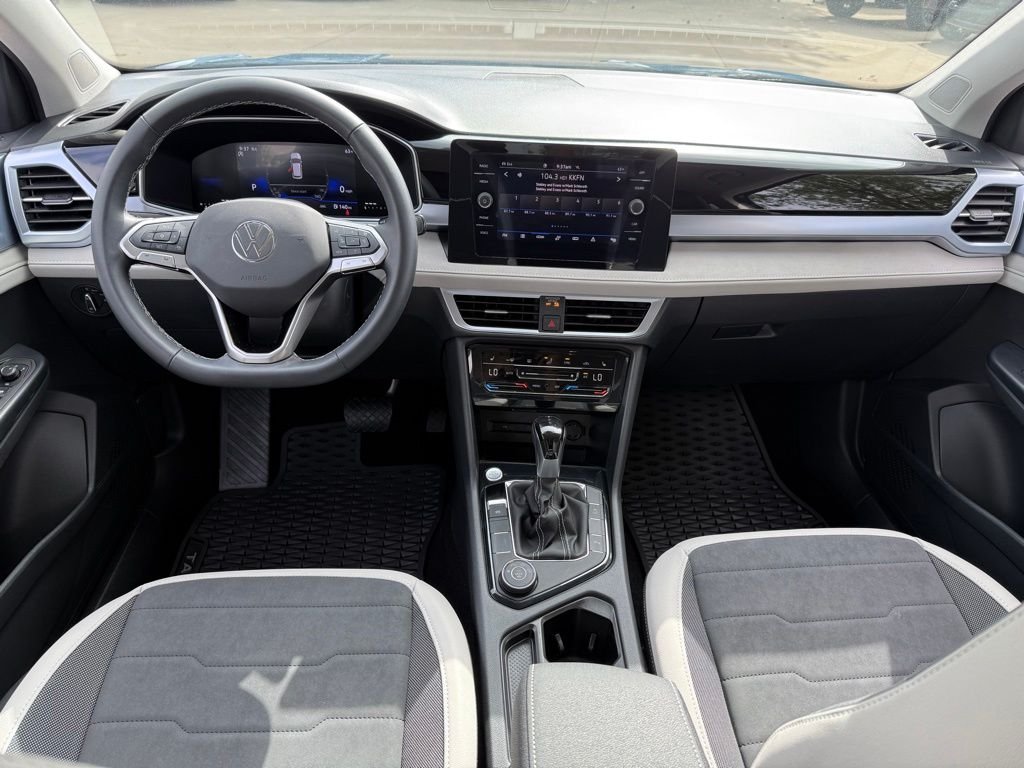 Used 2025  Volkswagen 1.5T SE image 15