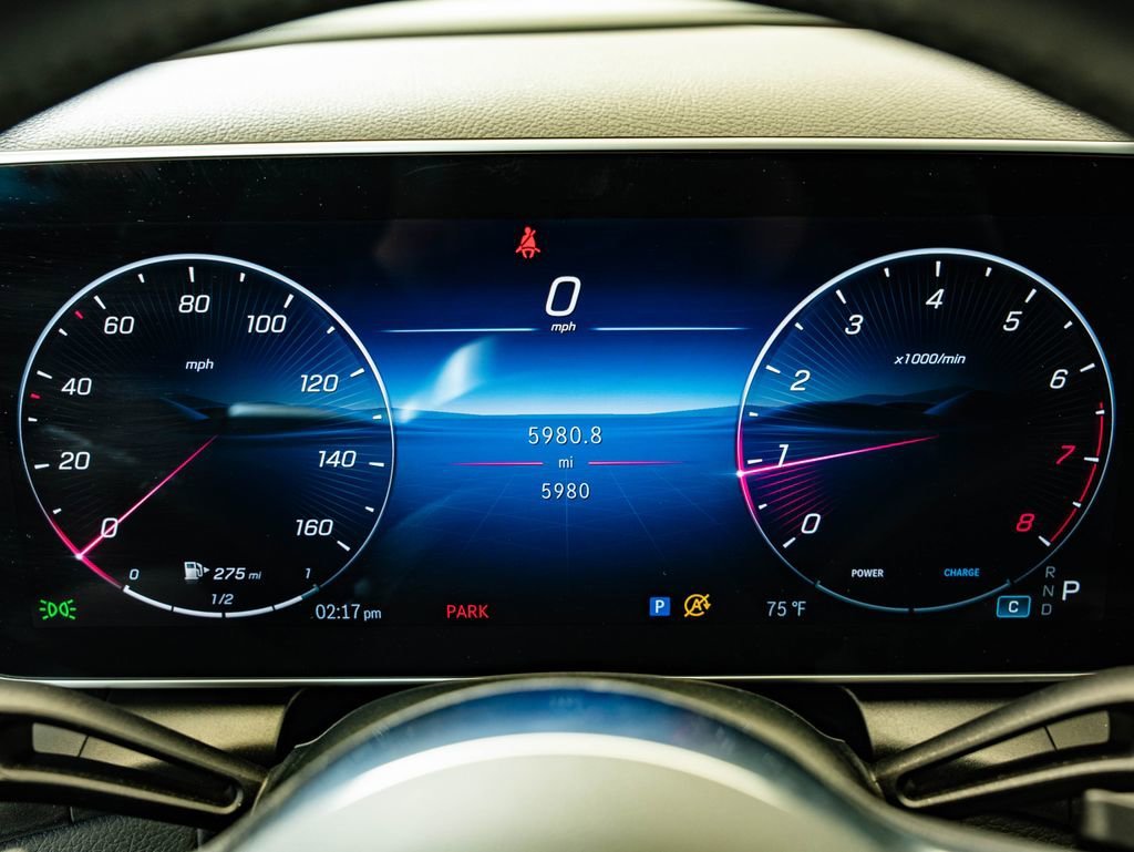Used 2025 Polar White Mercedes-Benz GLC 300 image 29