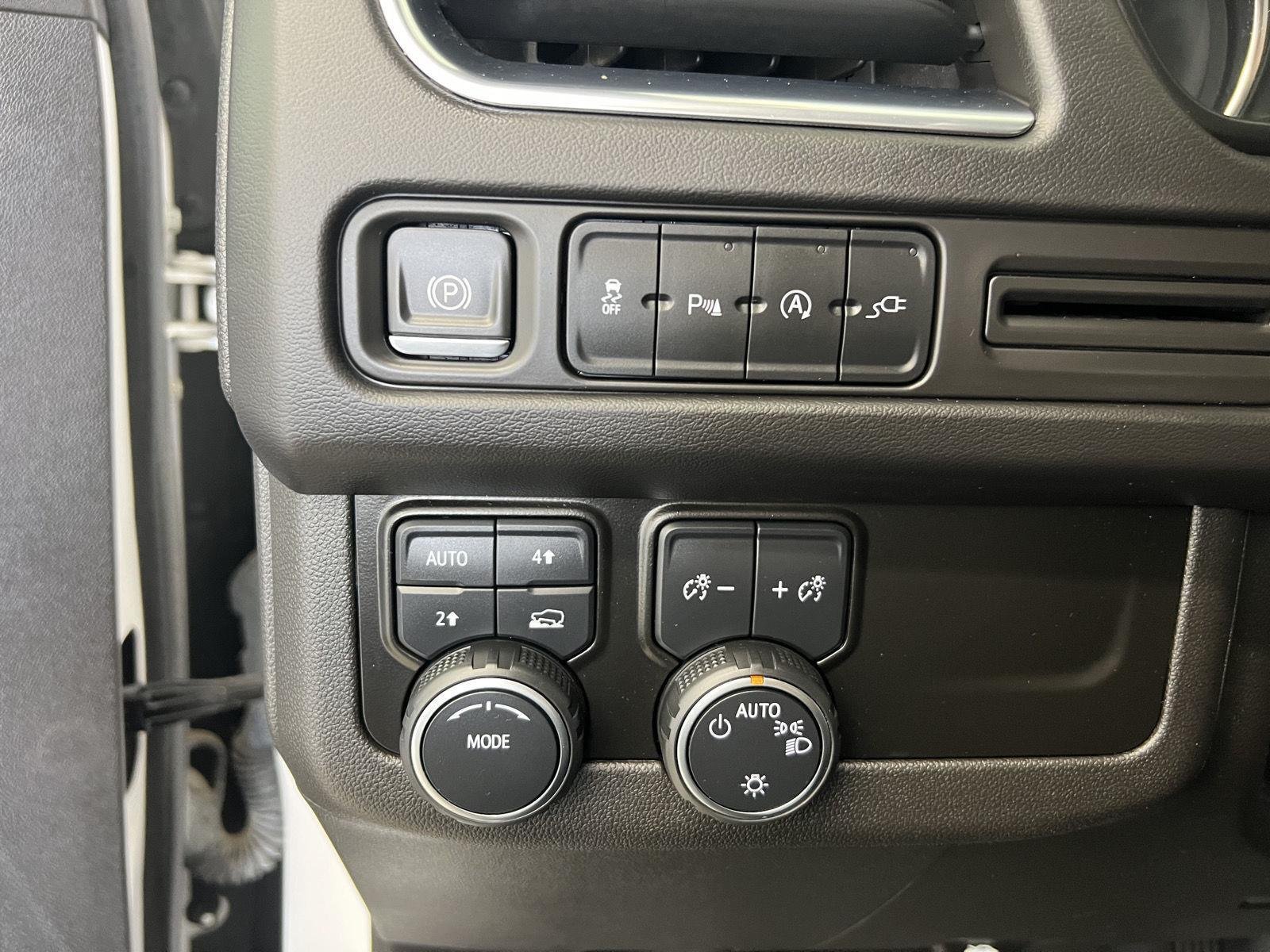 2021 Chevrolet Suburban RST - Photo 14