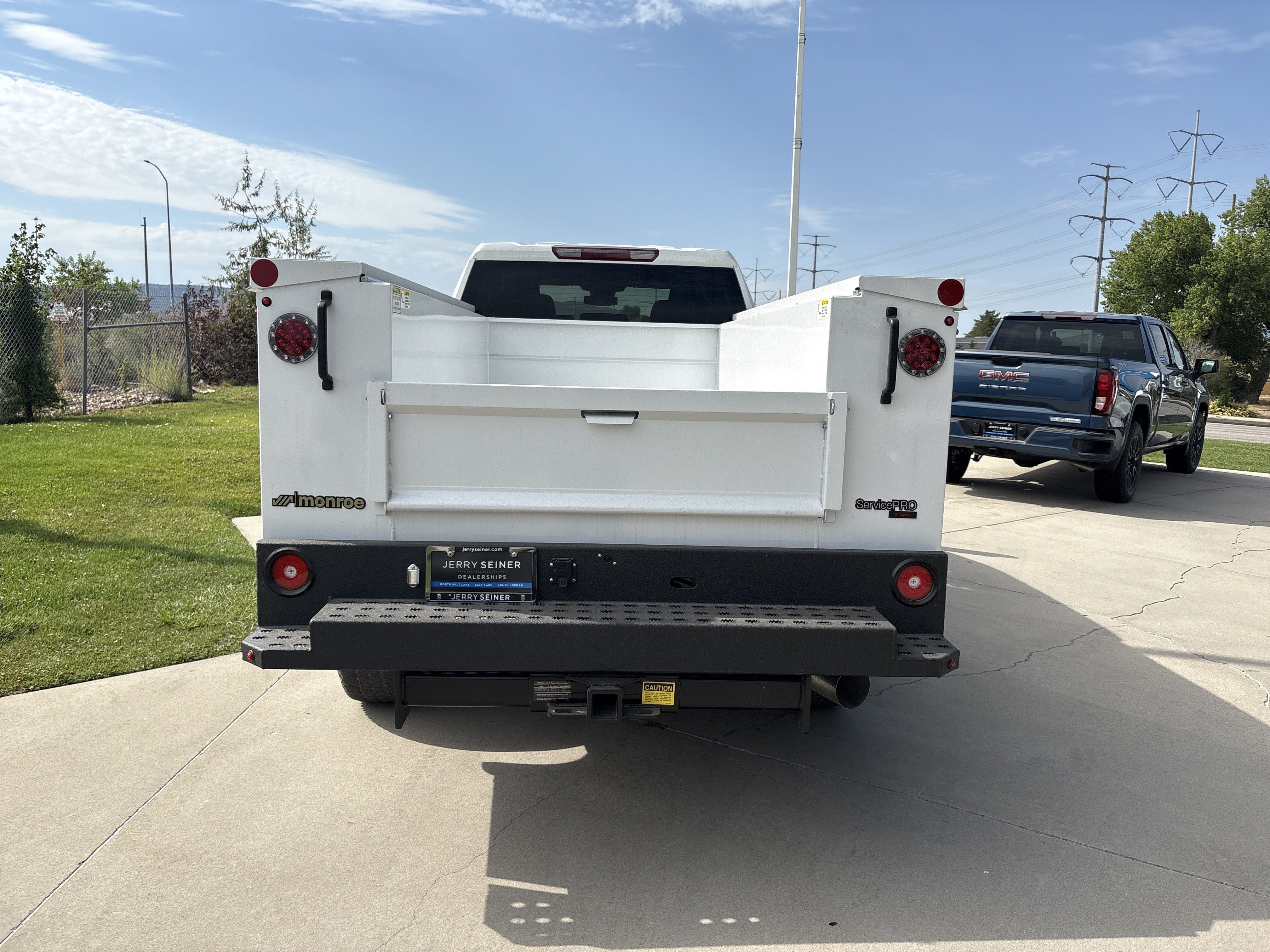 New 2026 Summit White GMC Pro image 4