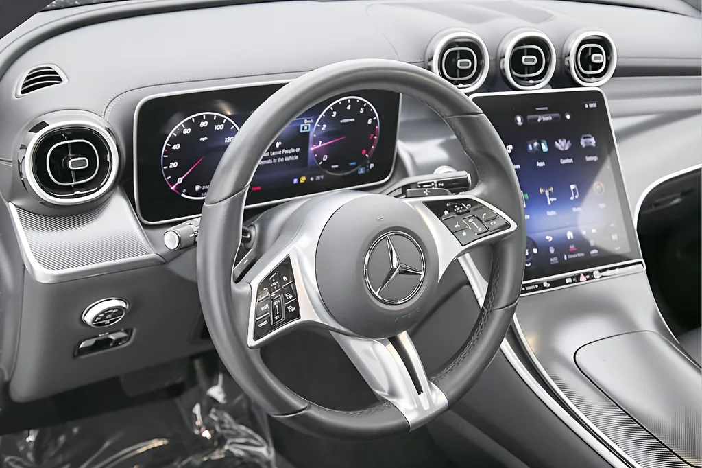 Used 2024 Polar White Mercedes-Benz GLC 300 image 20