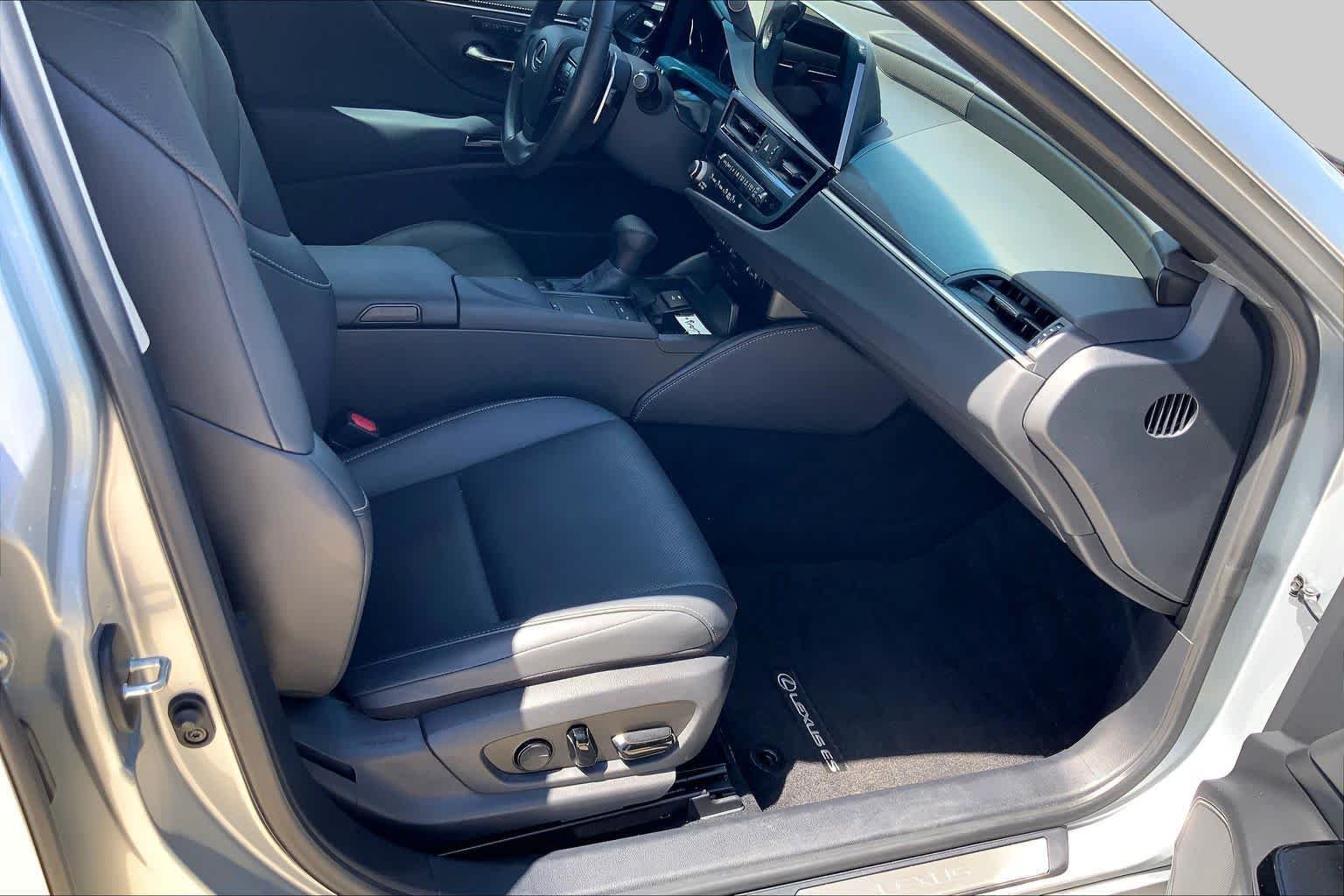 Used 2022 Iridium Lexus  image 9