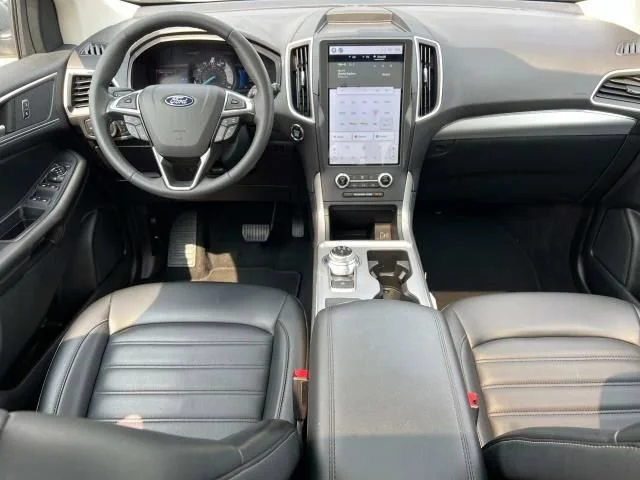 Used 2022 Silver Ford SEL image 13