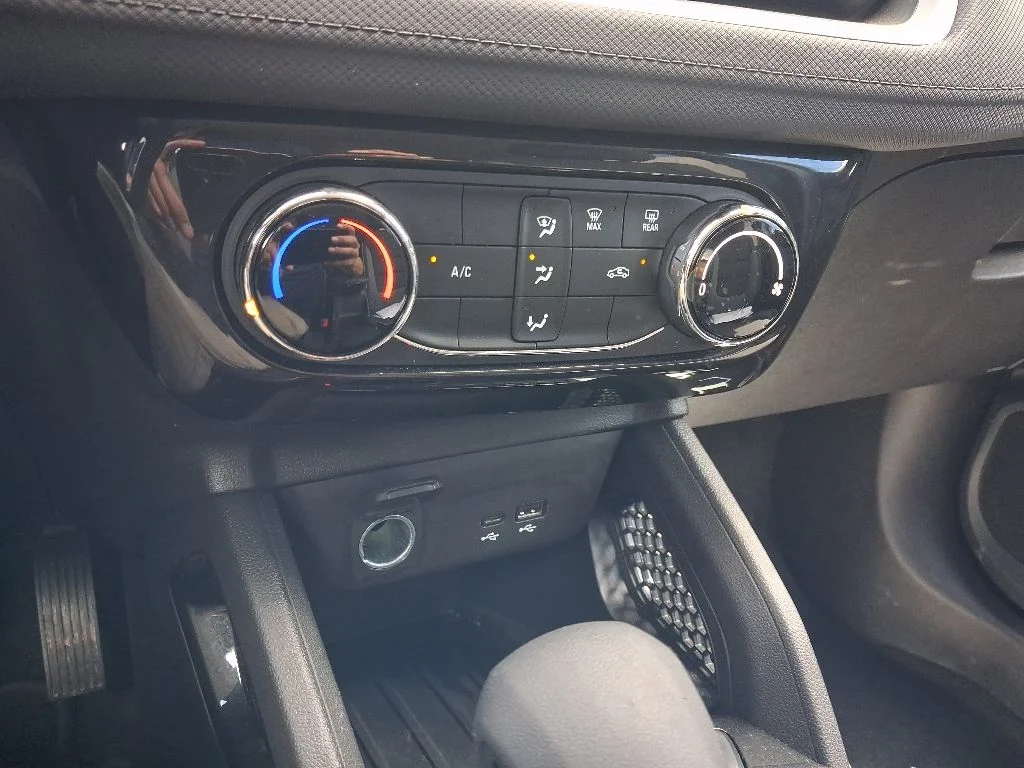Used 2025 White Chevrolet LT image 24