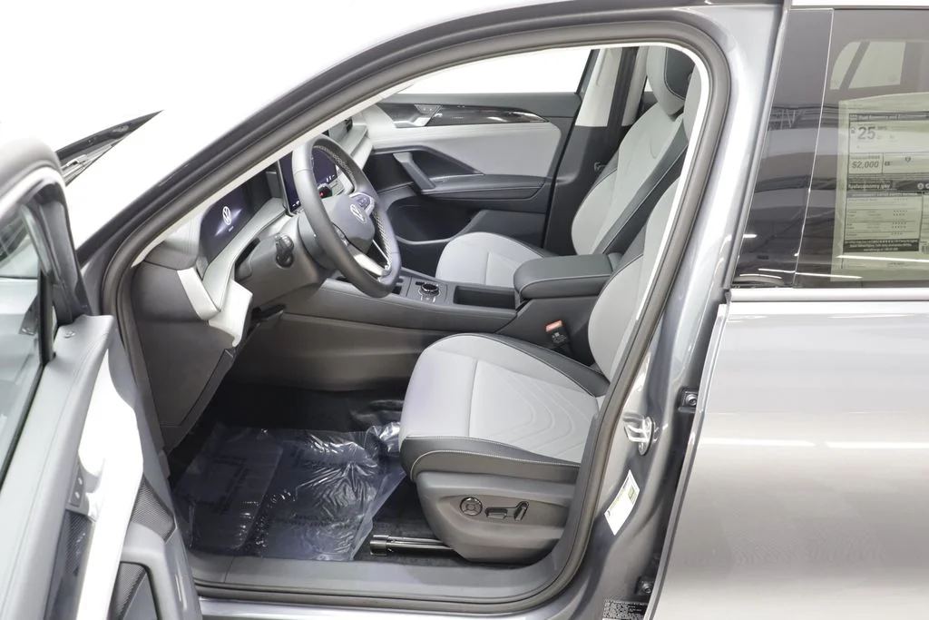 New 2026 Platinum Grey Volkswagen 2.0T SE image 7
