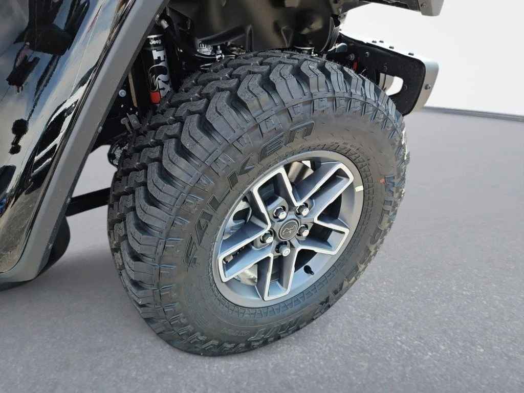 New 2026 Black Clear-Coat Exterior Paint Jeep Mojave X image 12