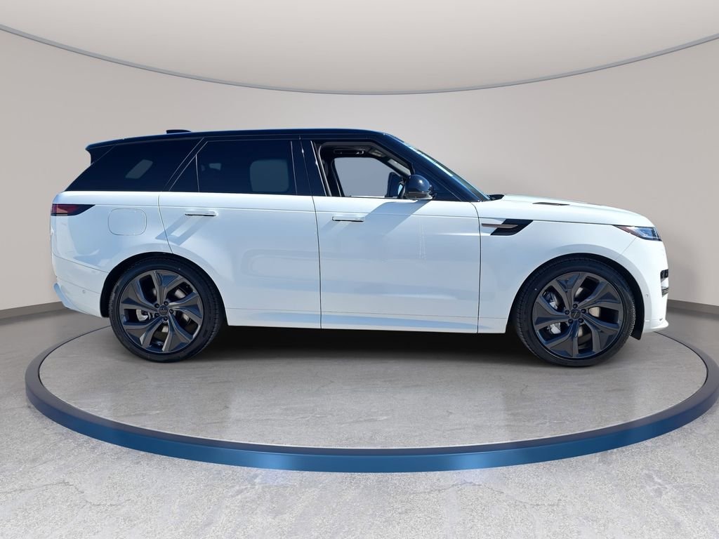New 2026 Fuji White Land Rover Dynamic SE image 4
