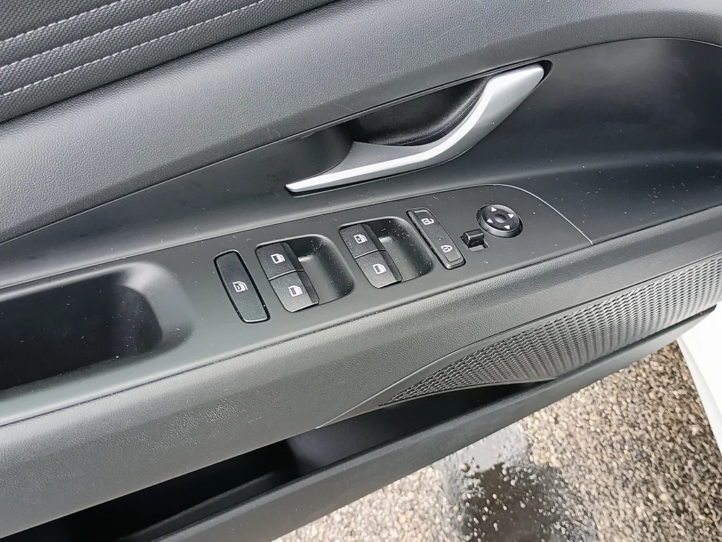 Used 2022 Ceramic White Hyundai Limited image 16