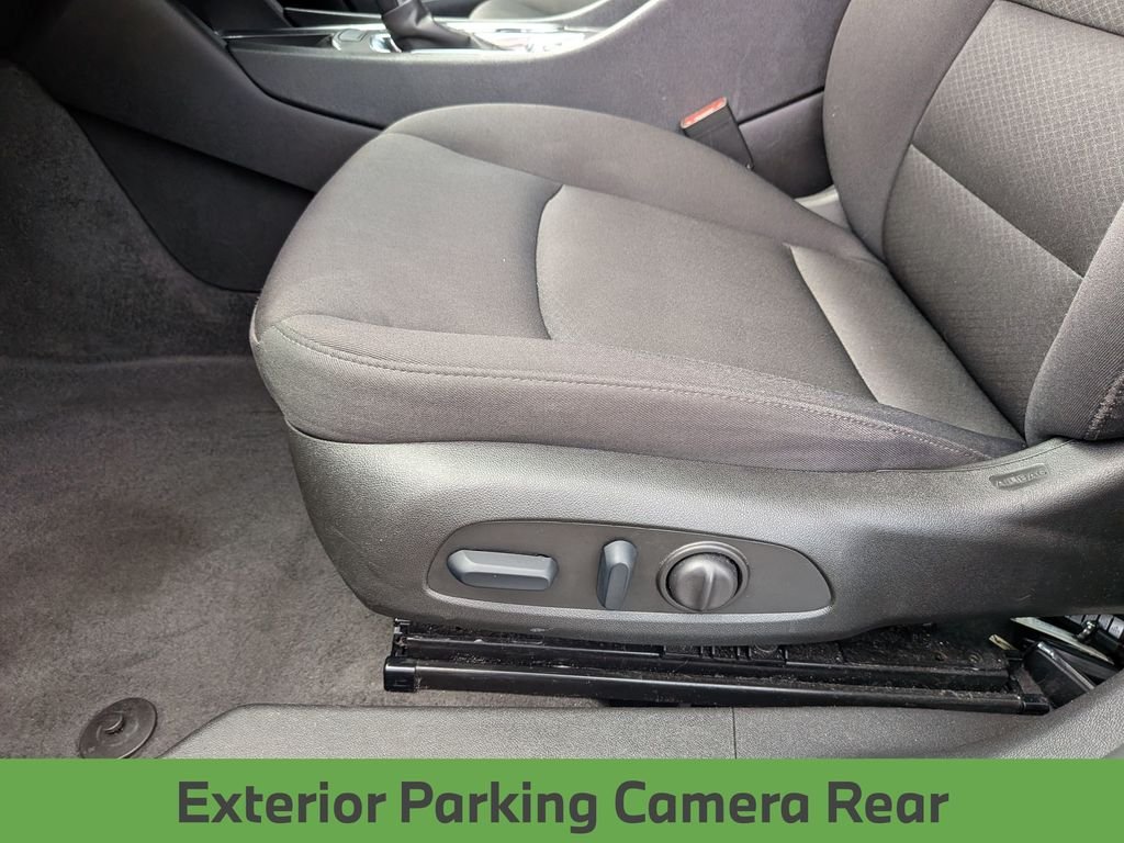 Used 2025 White Chevrolet LT image 17