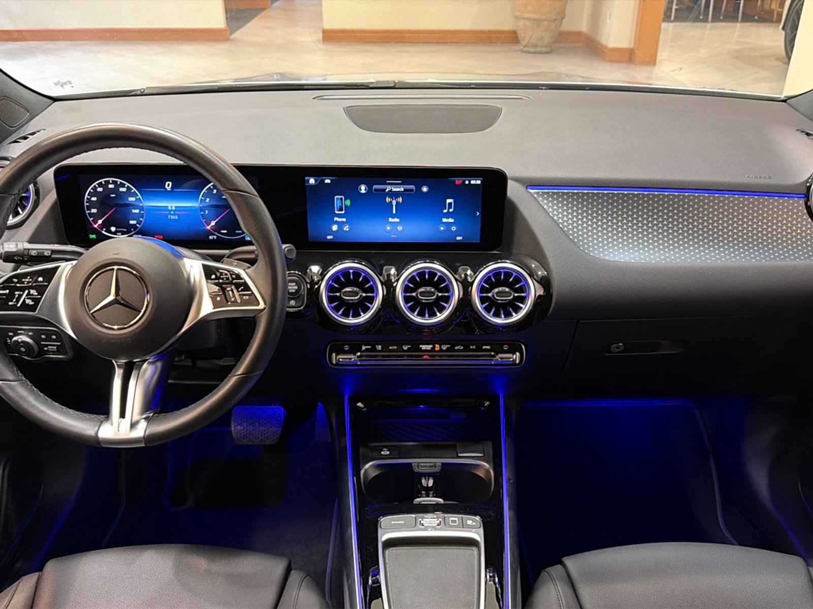 Used 2025 Cirrus Silver Metallic Mercedes-Benz 4MATIC® image 12