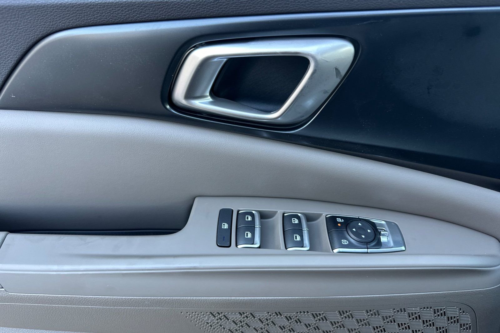 New 2026 White Kia LXS image 11