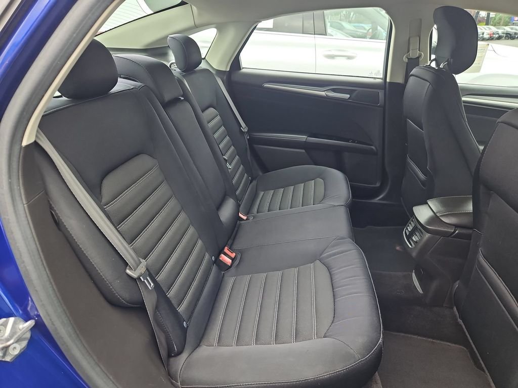 Used 2014 Blue Metallic Ford SE image 27