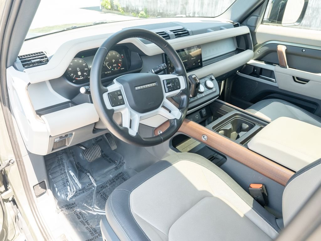 Used 2024 Green Land Rover X-Dynamic SE image 12