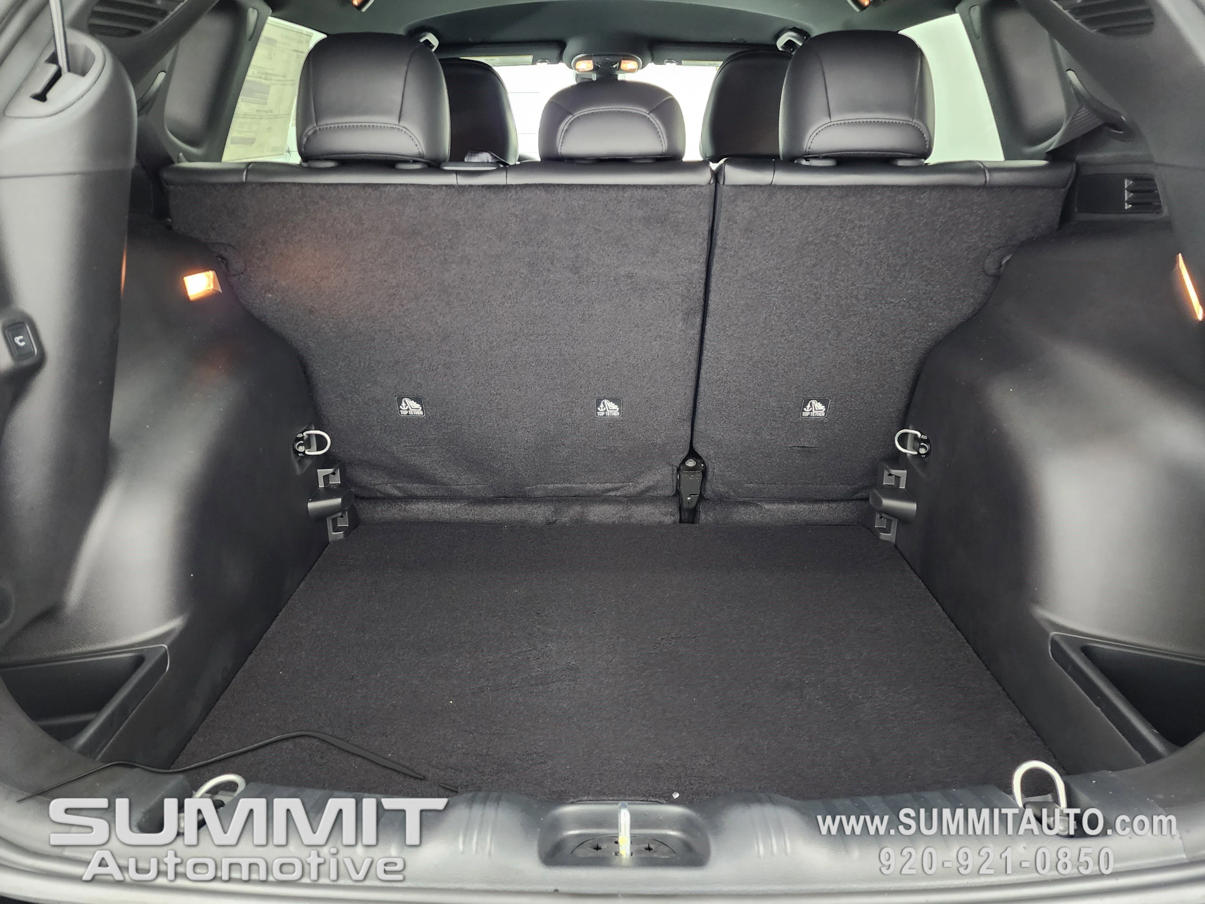 New 2026 Diamond Black Crystal Pearl-Coat Exterior Paint Jeep Latitude image 27