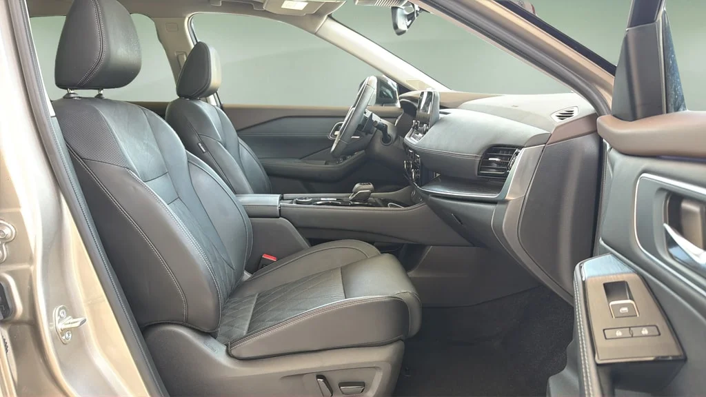 Used 2023 Champagne Silver Metallic Super Black Nissan Platinum image 11