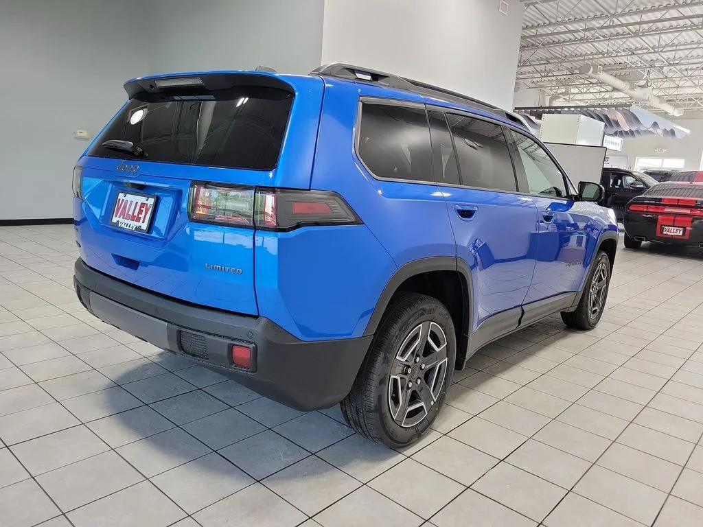 New 2026 Hydro Blue Pearl-Coat Exterior Paint Jeep Limited image 7
