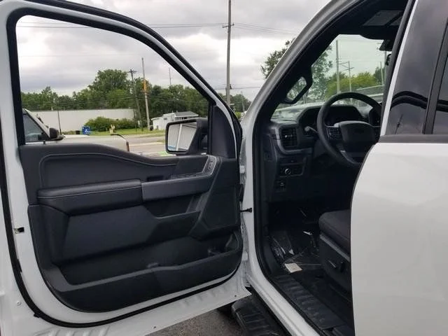 New 2026 Oxford White Ford XLT image 14