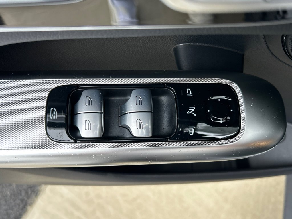New 2027 Black Mercedes-Benz GLC 300 image 51