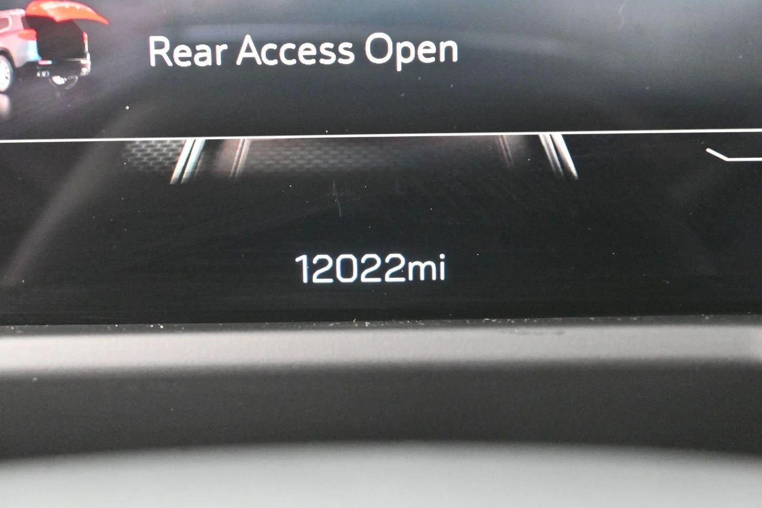 Used 2026 Summit White GMC Elevation image 22