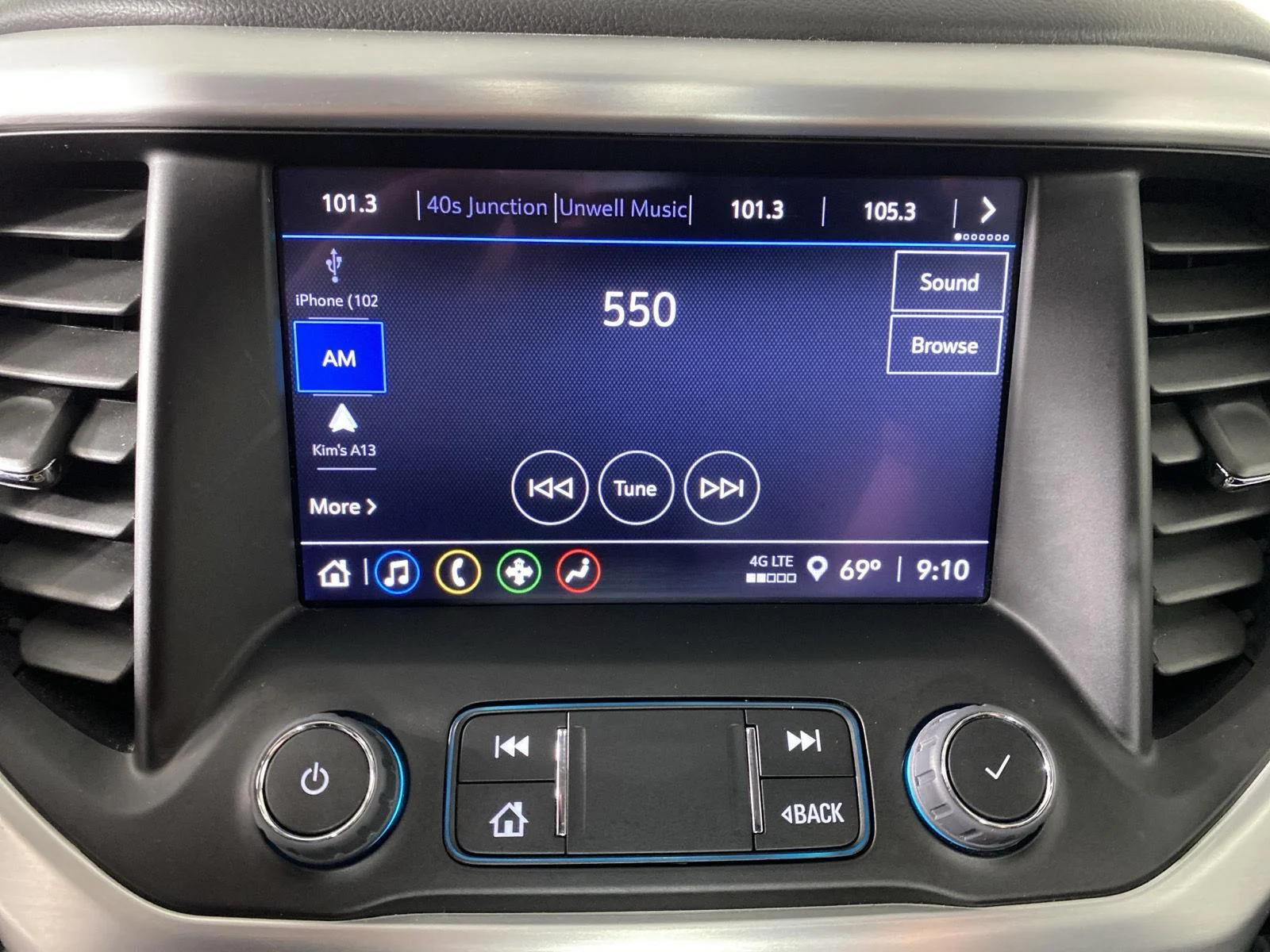 Used 2023 VOLCANIC RED TINTCOAT GMC SLE image 17