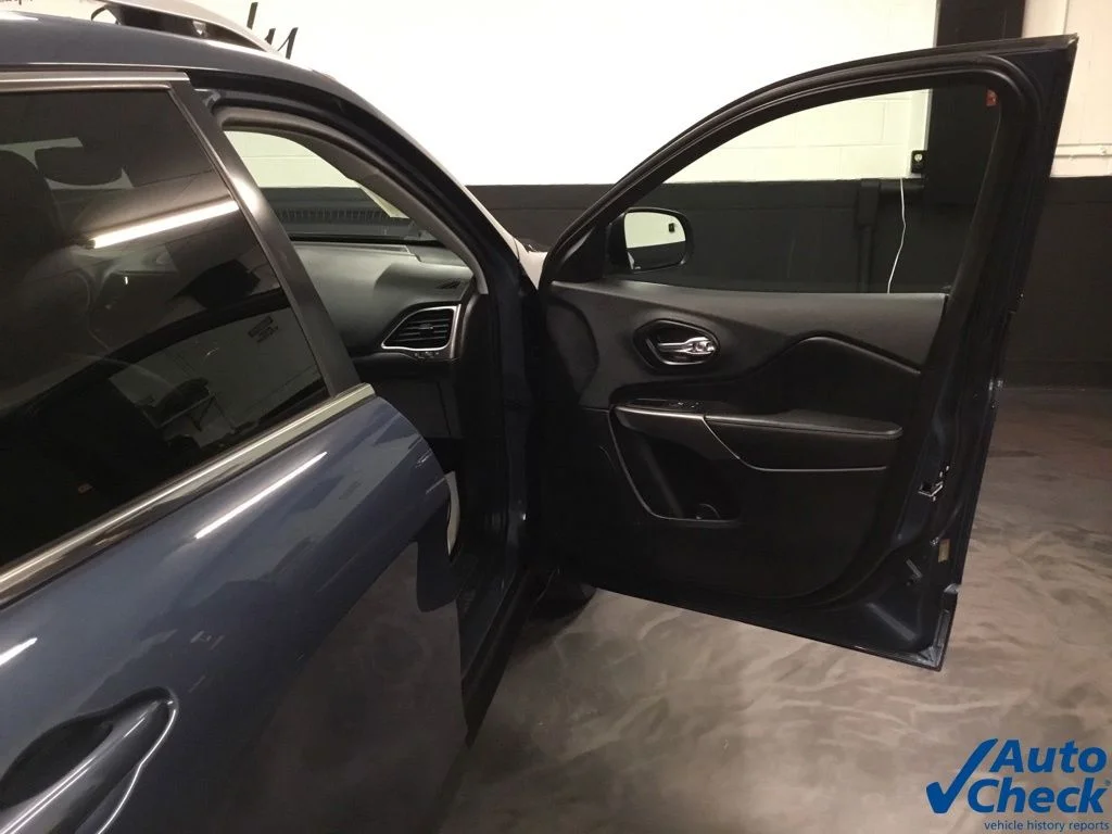 Used 2019 Blue Jeep Limited image 38