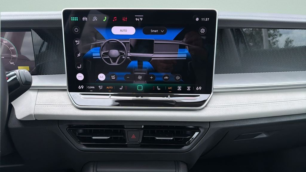 New 2026 Deep Black Pearl Volkswagen 2.0T SE image 19