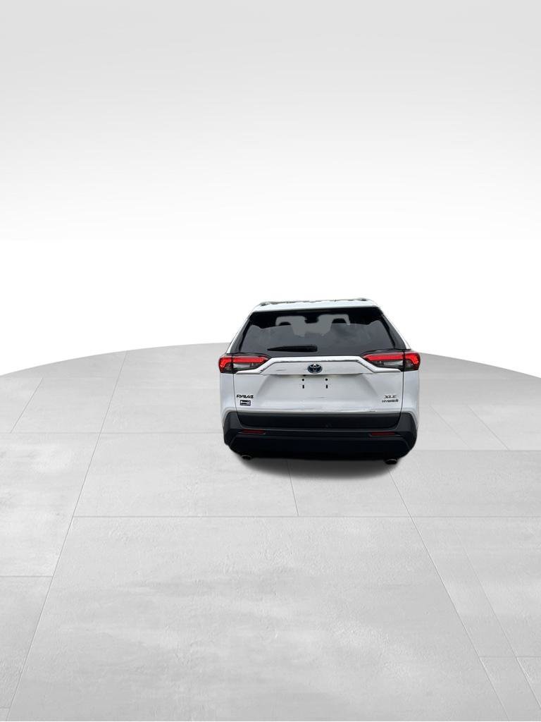 Used 2024 White Toyota XLE image 4