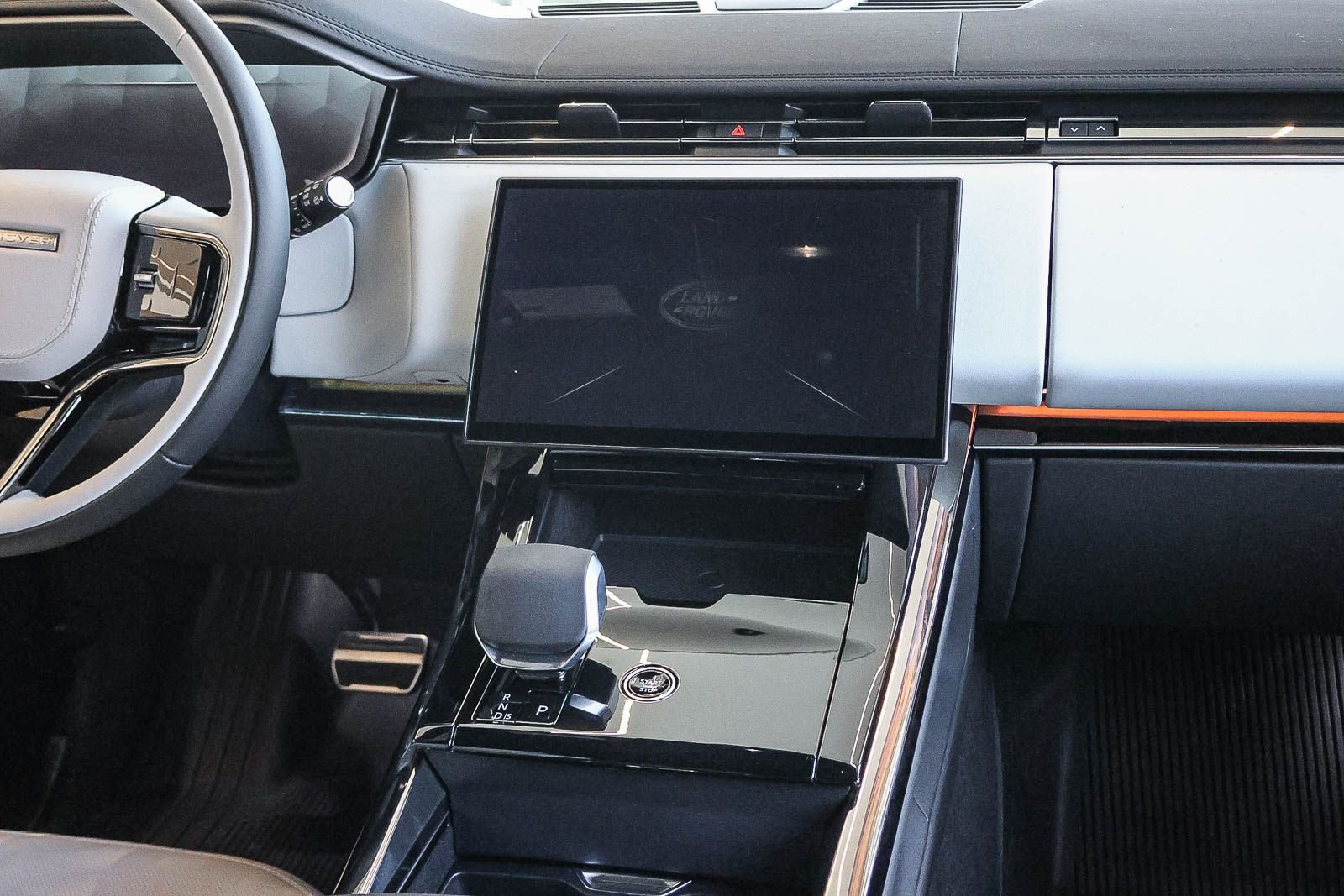 New 2026 Varesine Blue Land Rover Dynamic SE image 17