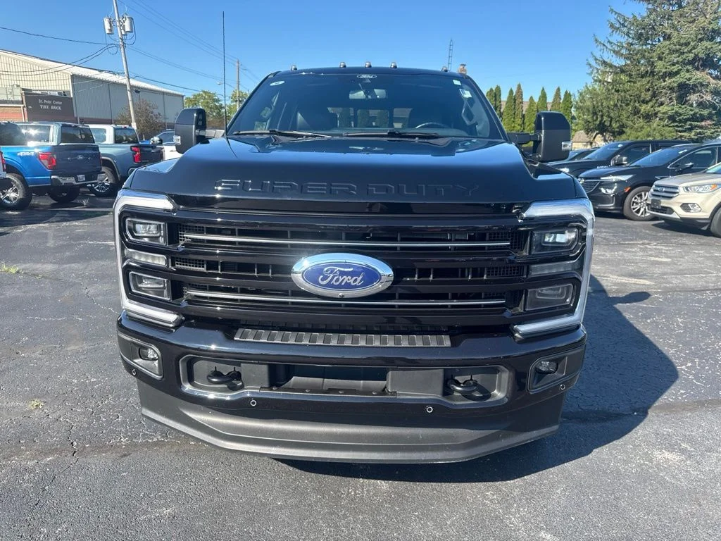 Used 2025 Black Metallic Ford Platinum image 9