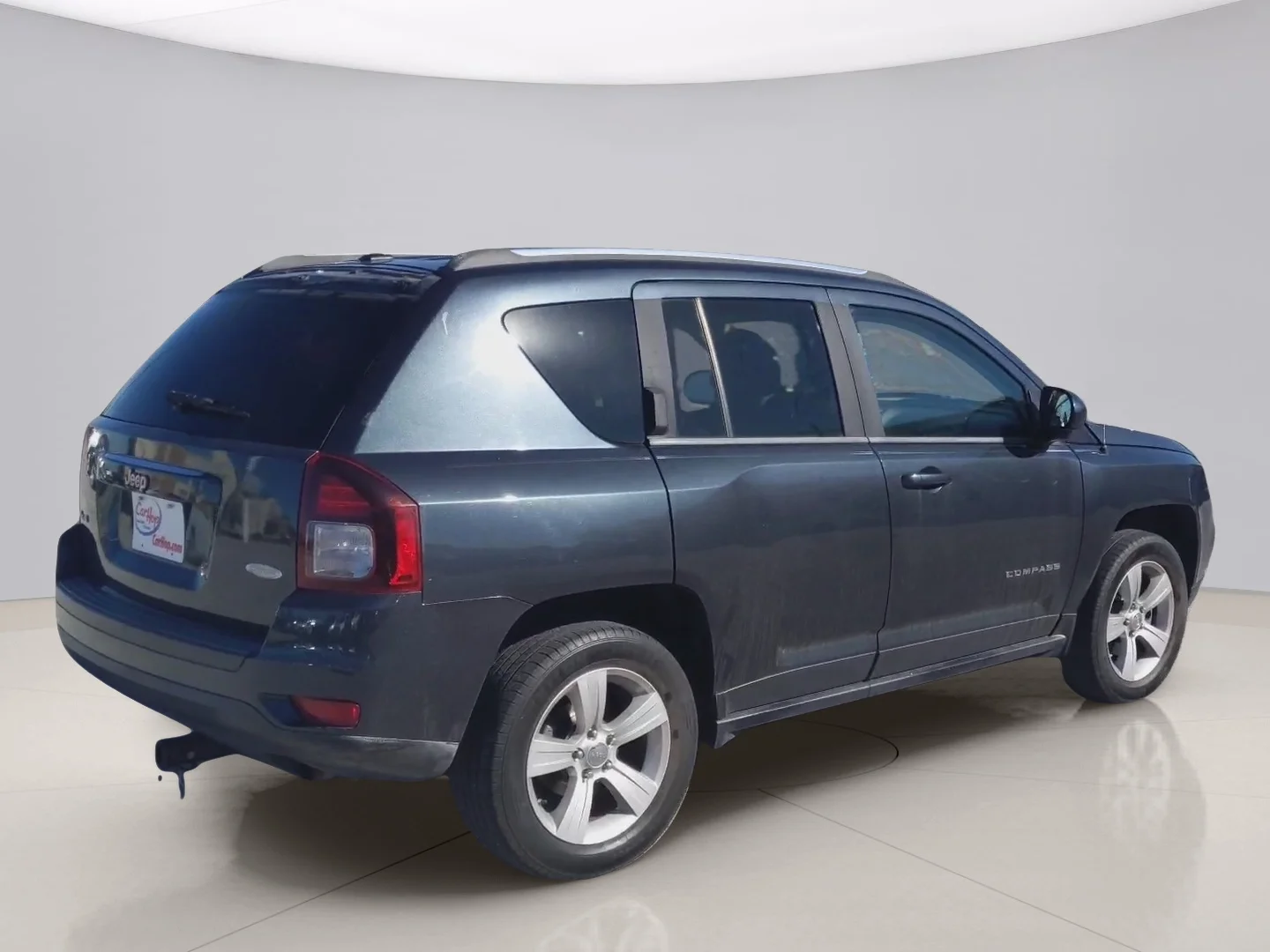 Used 2015 Gray Jeep LATITUDE image 5