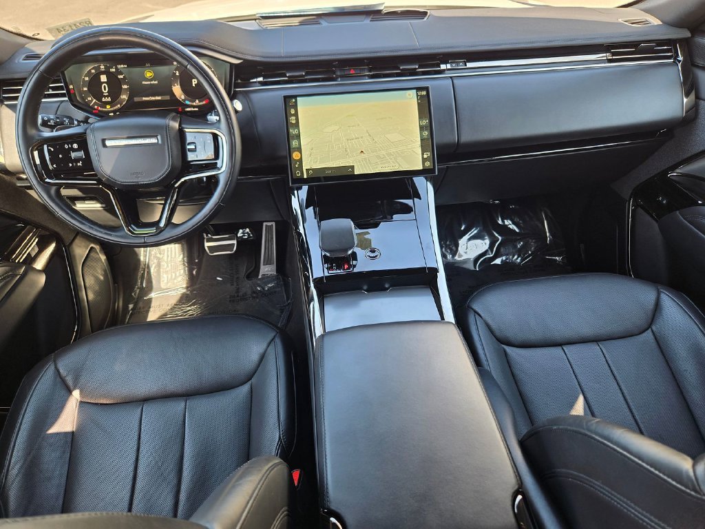 Used 2024  Land Rover Dynamic SE image 9