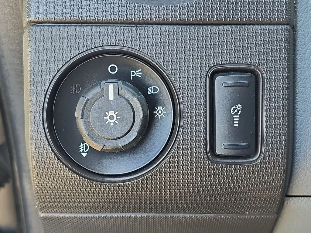 Used 2016 Gray Ford XLT image 18
