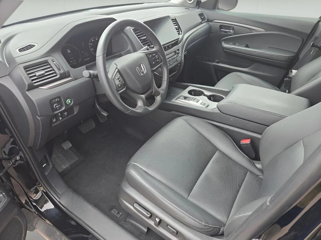 Used 2025 Black Honda RTL image 14