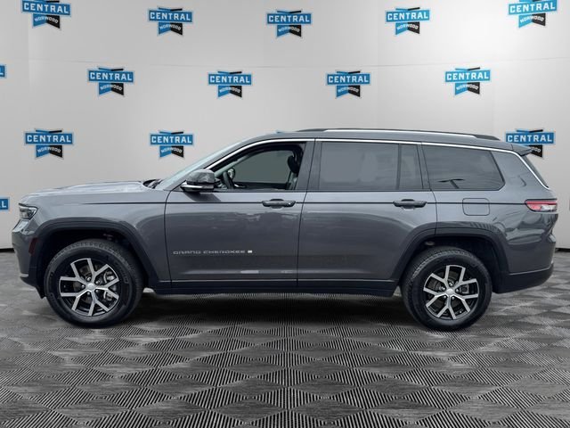 Used 2023 Gray Jeep Limited image 3