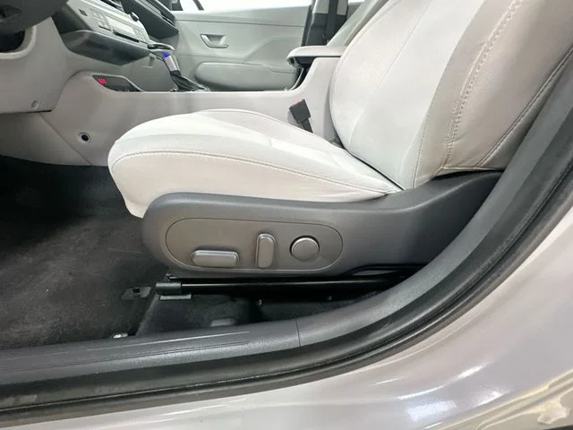 Used 2025 Gray Hyundai SEL image 15