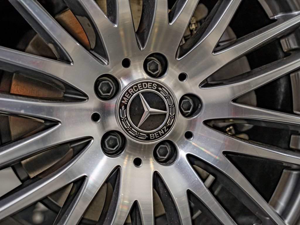New 2027 Polar White Mercedes-Benz GLC 300 image 11