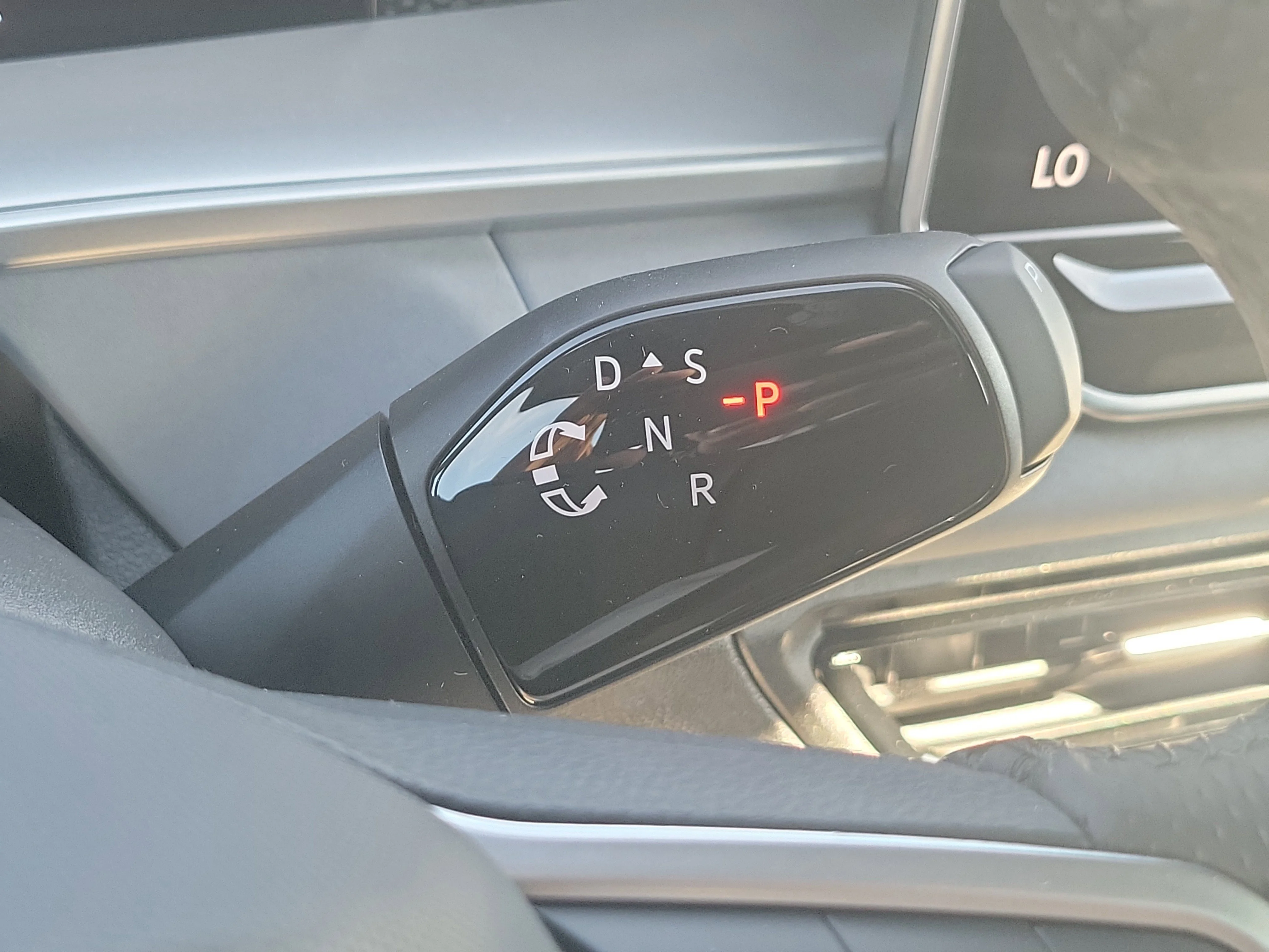 2026 Volkswagen Tiguan SE R-LINE BLACK - Photo 28