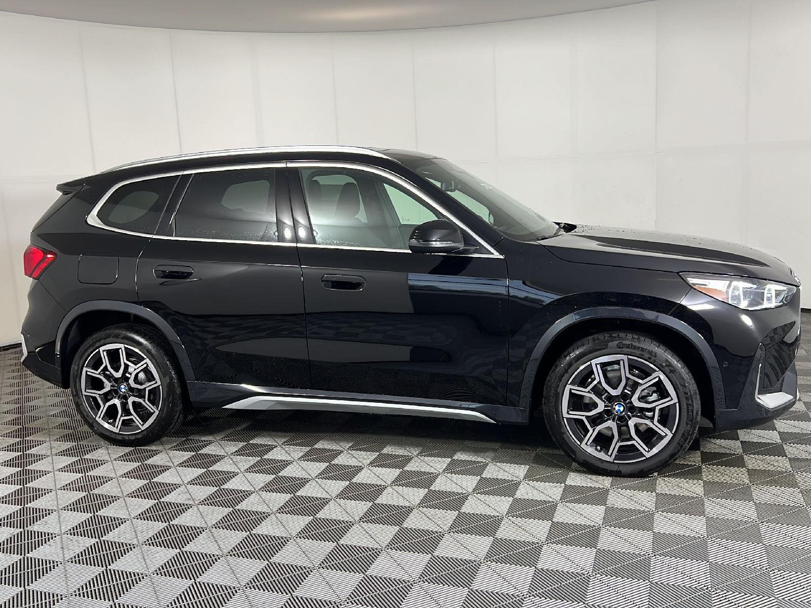 New 2027 Jet Black BMW xDrive28i image 6