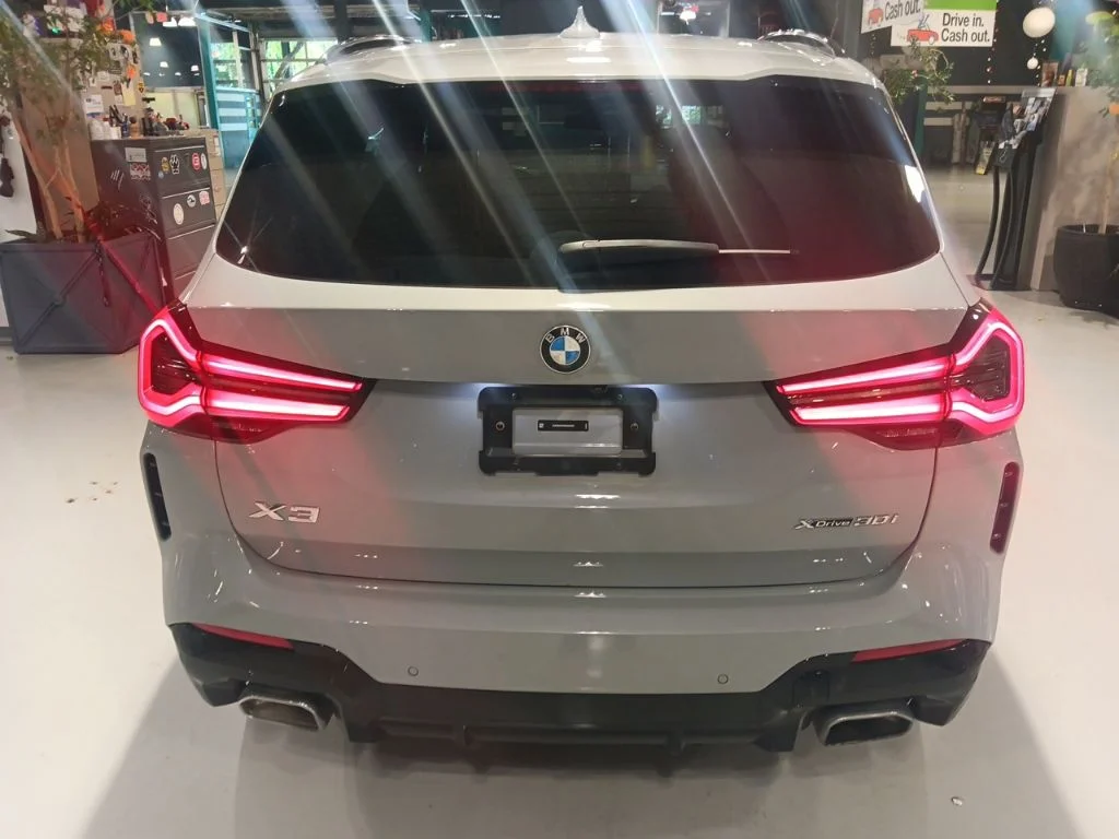 Used 2024 Gray BMW xDrive30i image 14