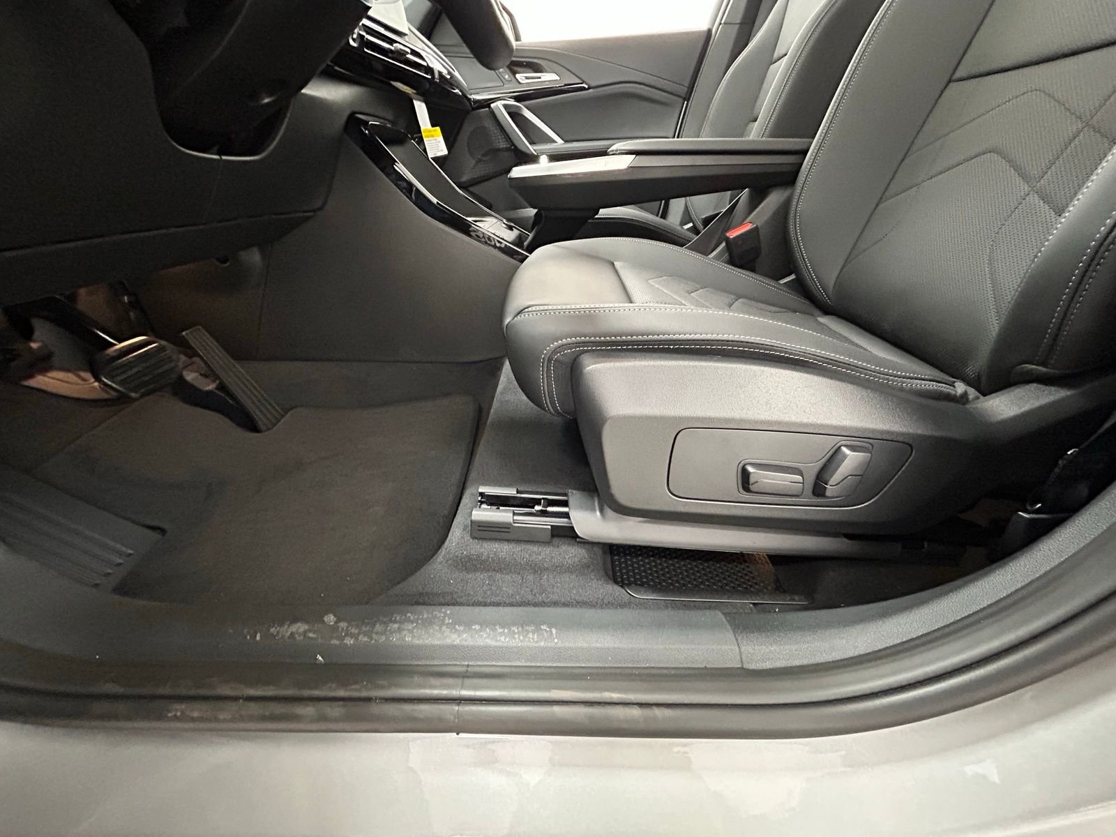 New 2026 Space Silver Metallic BMW xDrive28i image 51