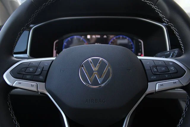 2025 Volkswagen Taos SEL - Photo 14