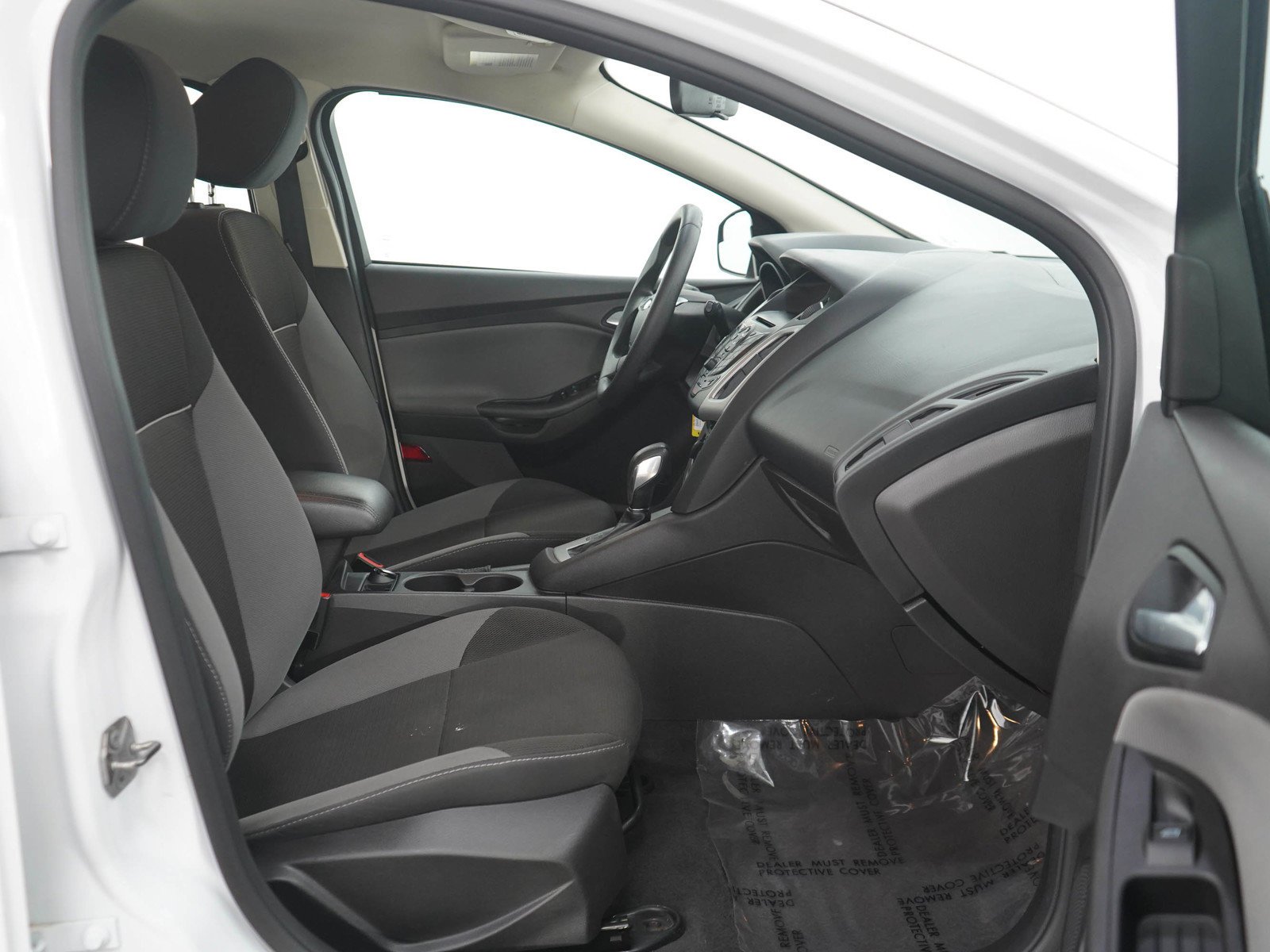 Used 2014 Oxford White Ford 5dr HB SE image 11