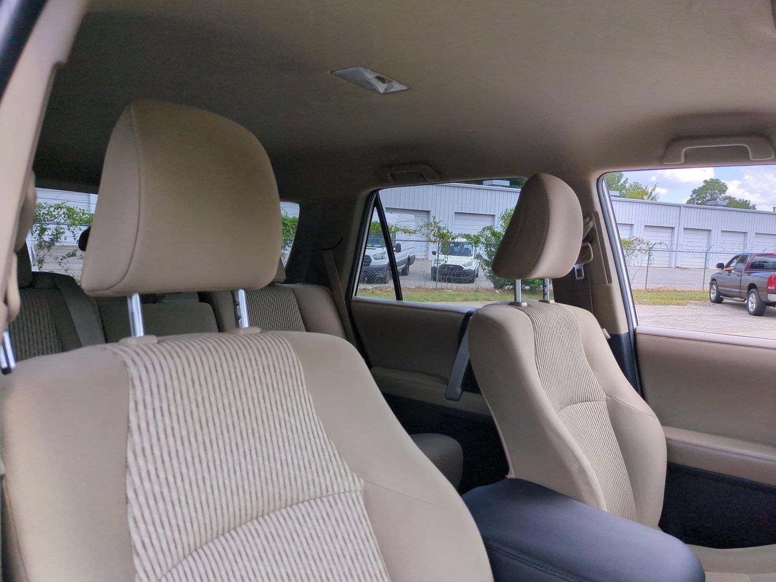 Used 2017 Super White Toyota SR5 image 34