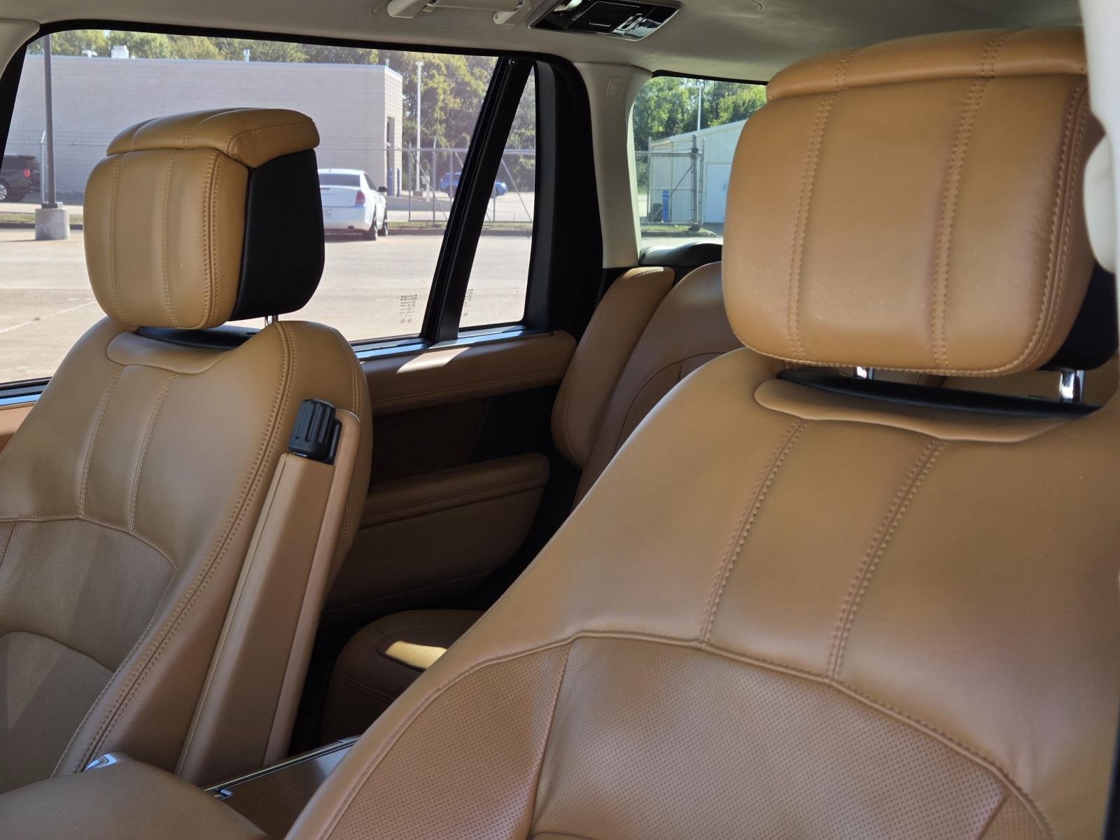 Used 2019 Silicon Silver Premium Metallic Land Rover Autobiography image 33
