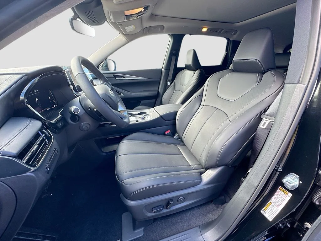 Certified Used 2026 Black INFINITI LUXE image 23