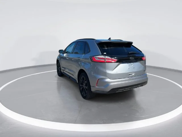 Used 2024 Silver Ford SE image 5