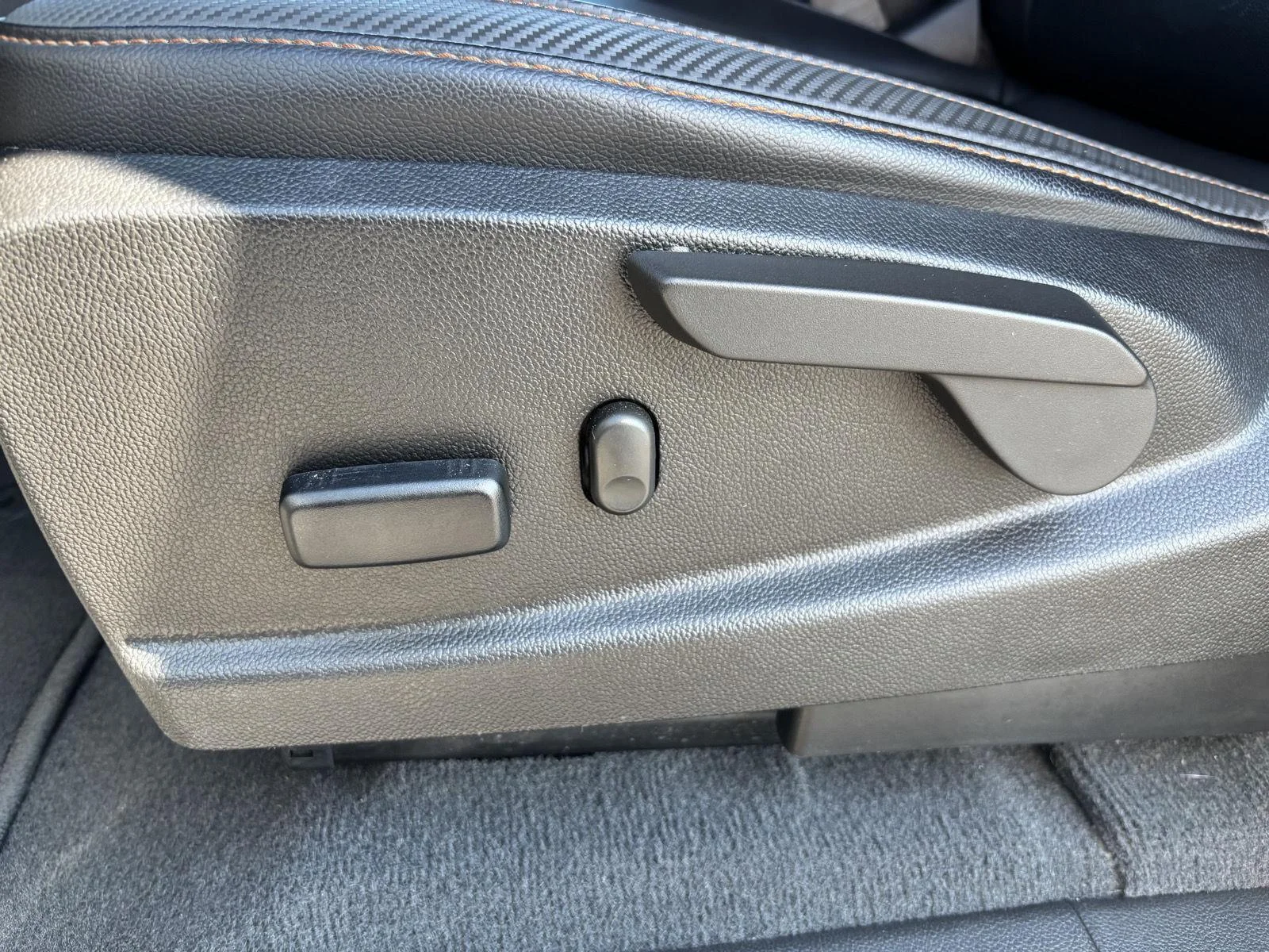 Used 2022 Satin Steel Metallic GMC AT4 - Leather image 17