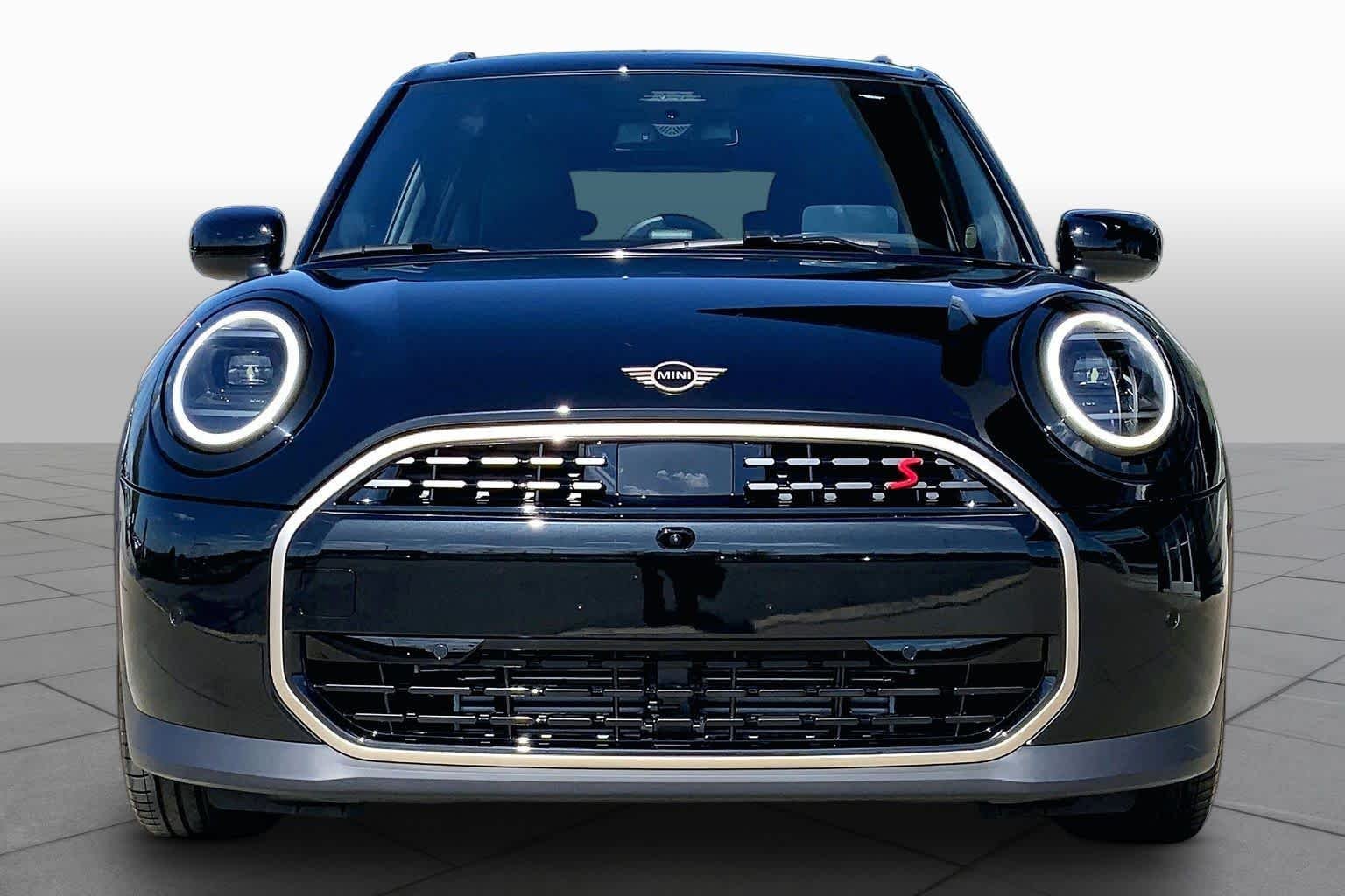 New 2026 MINI 4 Door Iconic Sportshatch in Houston #T2Y93537